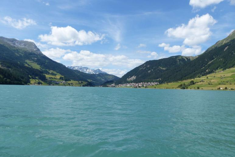 Erste Rundfahrt der „Hubertus“ auf dem Reschensee im heurigen Jahr. Fotos: Sepp