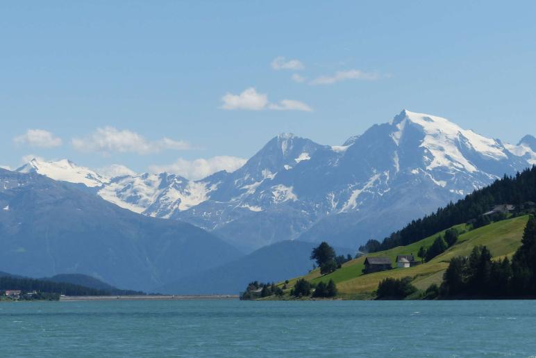 Erste Rundfahrt der „Hubertus“ auf dem Reschensee im heurigen Jahr. Fotos: Sepp