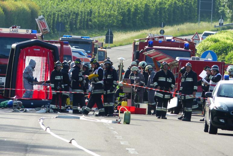 Großübung des Bezirksfeuerwehrverbandes Untervinschgau in Laas (Gefahrgutunfall auf der Laaser Geraden) und in Schlanders (Rauchentwicklung im Krankenhaus), 9. Juni 2018; Fotos: Sepp