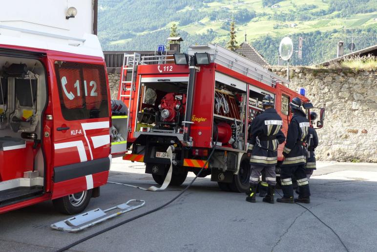 Großübung des Bezirksfeuerwehrverbandes Untervinschgau in Laas (Gefahrgutunfall auf der Laaser Geraden) und in Schlanders (Rauchentwicklung im Krankenhaus), 9. Juni 2018; Fotos: Sepp