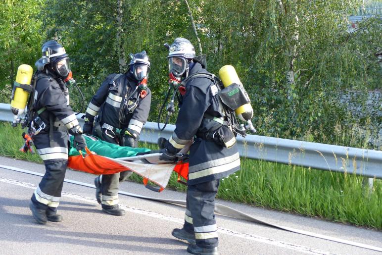 Großübung des Bezirksfeuerwehrverbandes Untervinschgau in Laas (Gefahrgutunfall auf der Laaser Geraden) und in Schlanders (Rauchentwicklung im Krankenhaus), 9. Juni 2018; Fotos: Sepp