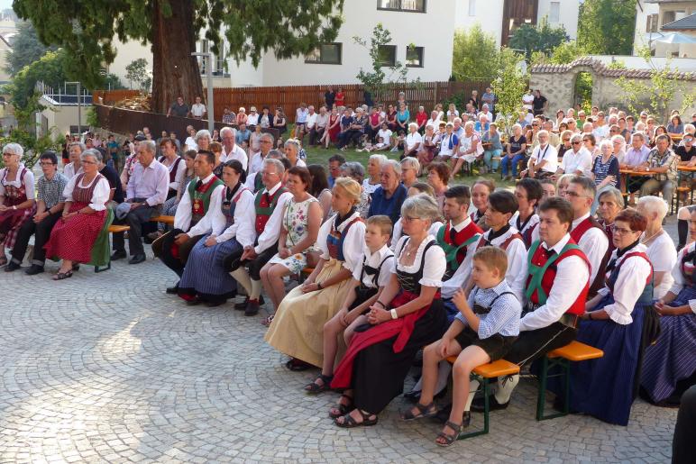 Segnung des Pavillons im Dorfanger von Mals am Herz-Jesu-Sonntag 2019; Fotos: Sepp