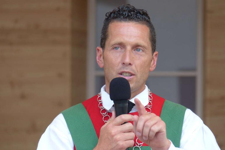Segnung des Pavillons im Dorfanger von Mals am Herz-Jesu-Sonntag 2019; Fotos: Sepp