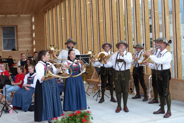 Segnung des Pavillons im Dorfanger von Mals am Herz-Jesu-Sonntag 2019; Fotos: Sepp