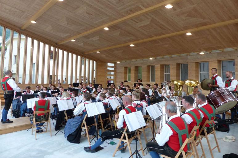 Segnung des Pavillons im Dorfanger von Mals am Herz-Jesu-Sonntag 2019; Fotos: Sepp