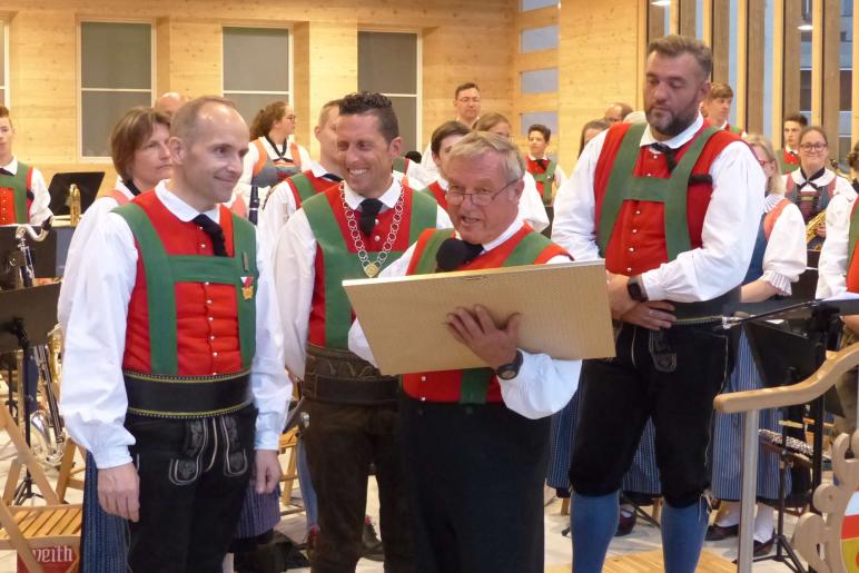 Segnung des Pavillons im Dorfanger von Mals am Herz-Jesu-Sonntag 2019; Fotos: Sepp