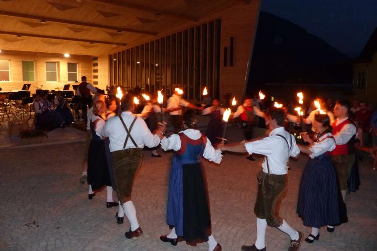 Segnung des Pavillons im Dorfanger von Mals am Herz-Jesu-Sonntag 2019; Fotos: Sepp