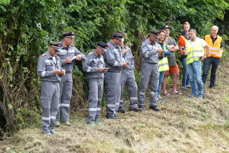 Übung des Bezirksfeuerwehrverbandes Untervinschgau in Zusammenarbeit mit STA, SAD und Weißem Kreuz (12.07.2019); angenommenes Szenario: Kollision zwischen Auto und Vinschgerbahn. Fotos: Sepp